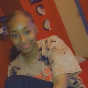 Meet your Posher, Naomi